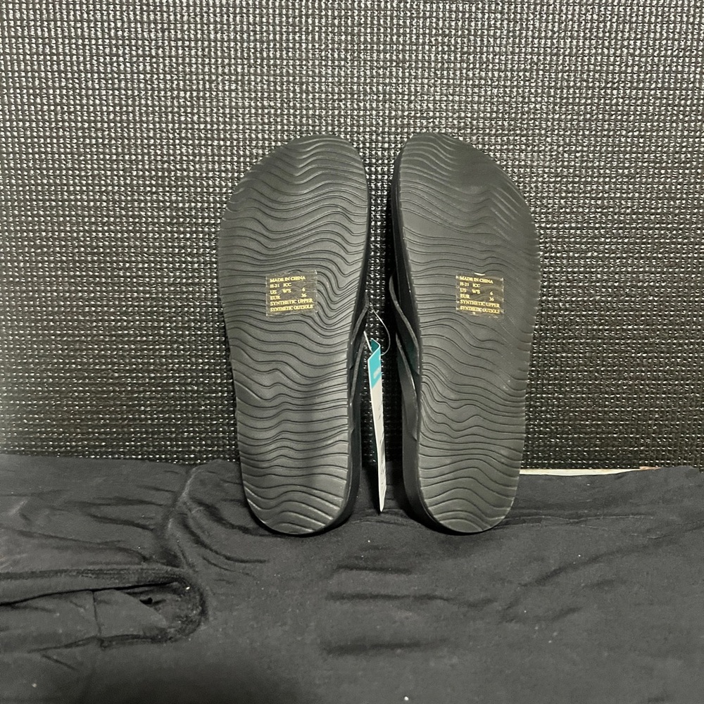 Reef Women's Black Flip Flop Sandals - Picture 3 of 4